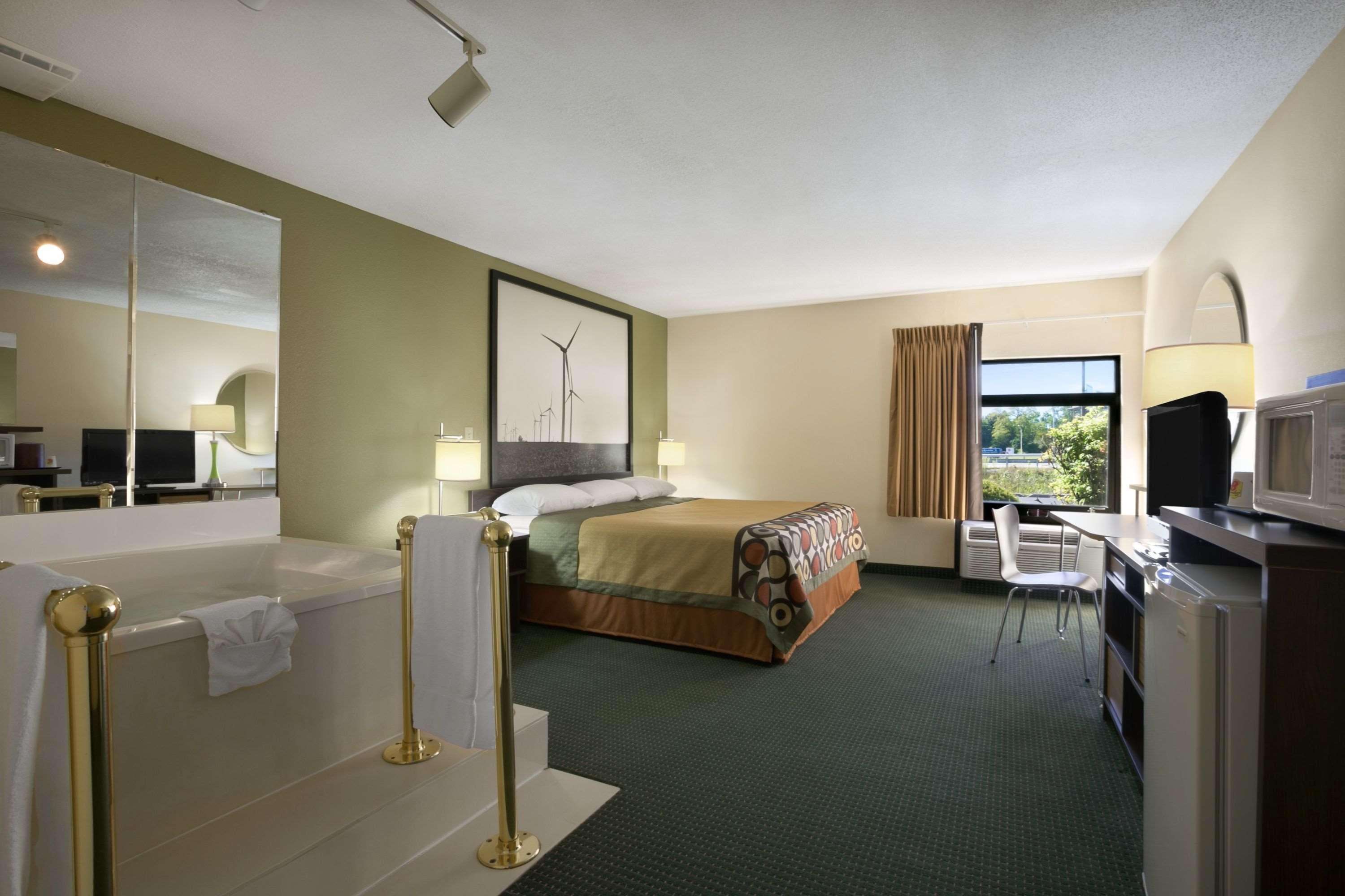 Super 8 By Wyndham Columbia City Exterior photo